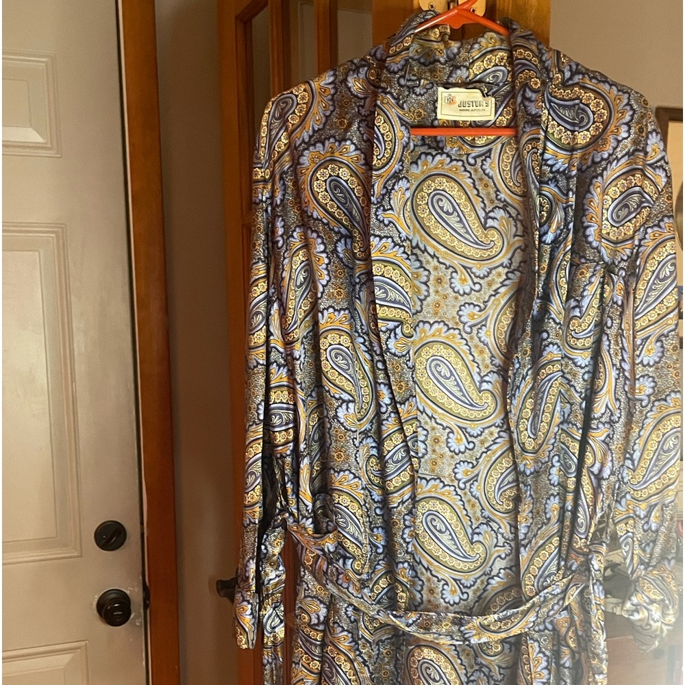 Justers Minneapolis silk robe perfect condition